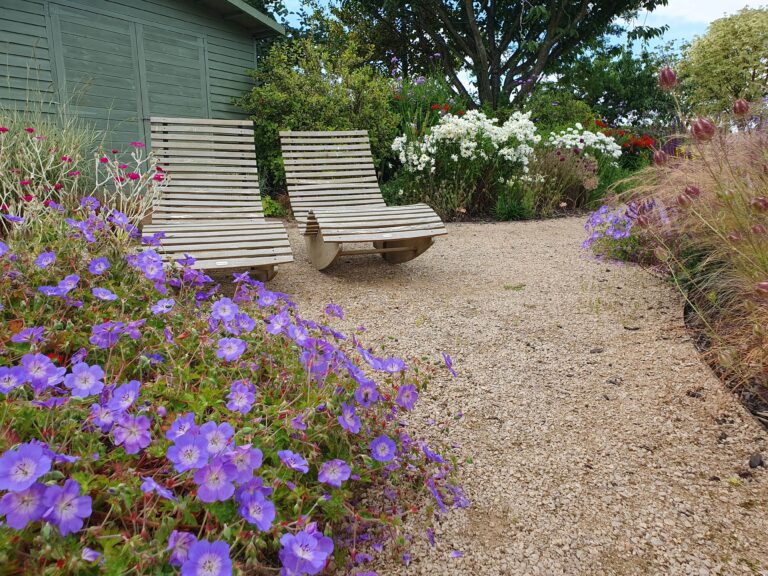 Kate Charles Garden Design - Loungers in Spa Garden